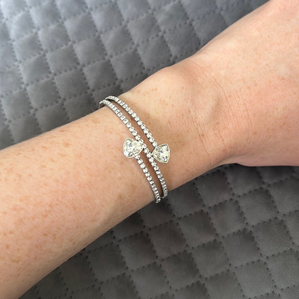 Swarovski Twisty bangle
Triangle cut, White, Rhodium plated